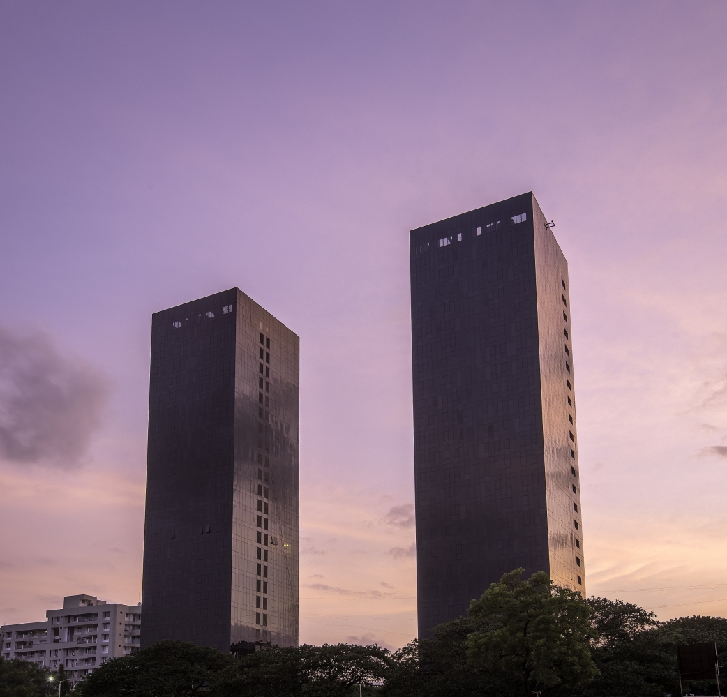 De første to hoteltårne, der er bygget komplet af glas, i Pune, Indien
